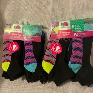 Lot of 12pairs FRUIT OF THE LOOM Girls  ankles socks M shoe size 10 1/2 - 4